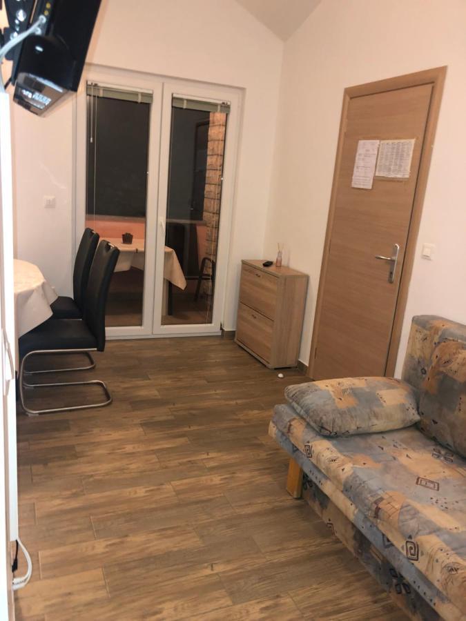 Apartmani Ivana Apartment *
